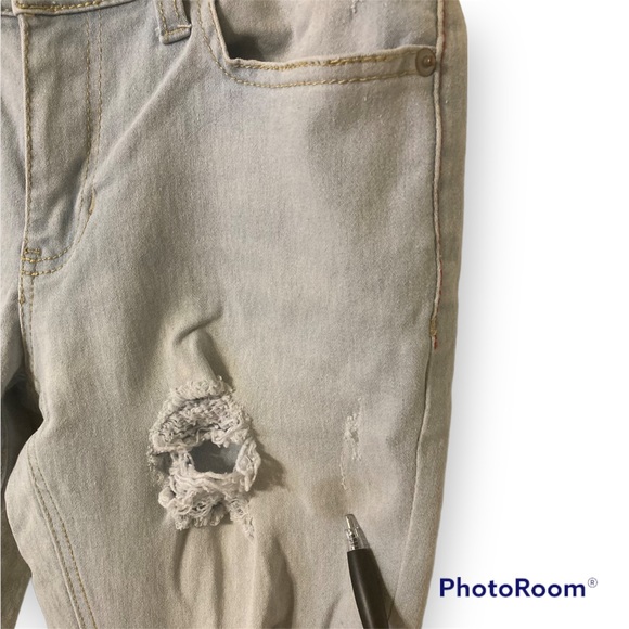 RED JEANS NYC | Light Wash Distressed Skinny Jeans - Picture 6 of 6